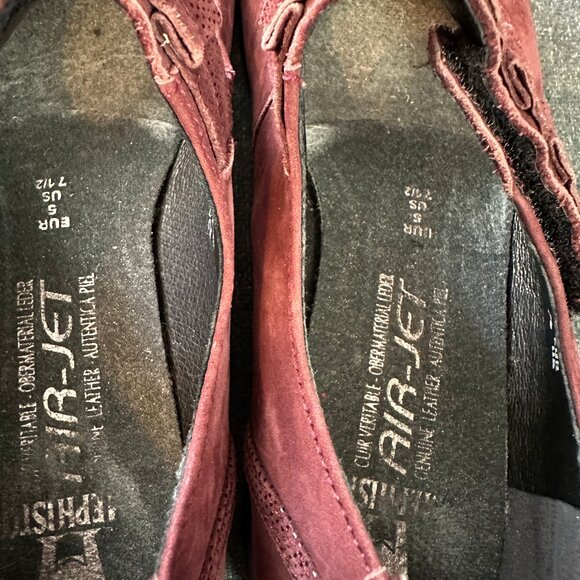 Mephisto Burgundy Suede Mary Jane Shoes Size 7.5 Comfort Flats - Picture 2 of 7